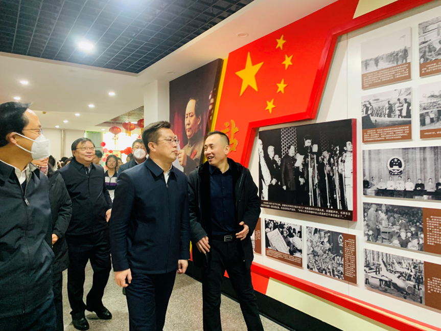 王庆东走访慰问辽宁省实验中学新疆部师生